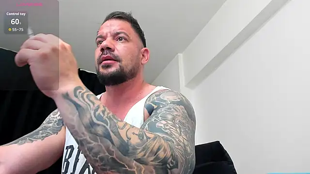 Snapshot of musclemonster31 chatting on May 2026 11:02:01 PM musclemonster31 online show from May 2026 11:02:01 PM