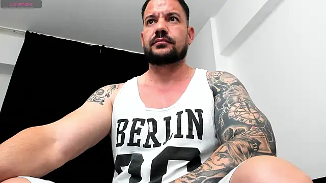 musclemonster31 online show from October 2025 05:02:02 PM