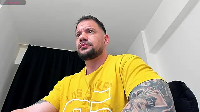 Snapshot of musclemonster31 chatting on May 2026 04:04:01 AM musclemonster31 online show from May 2026 04:04:01 AM
