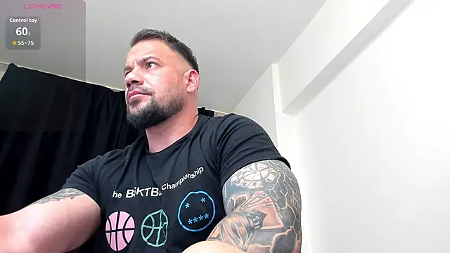 Snapshot of musclemonster31 chatting on June 2026 07:36:01 PM musclemonster31 online show from June 2026 07:36:01 PM