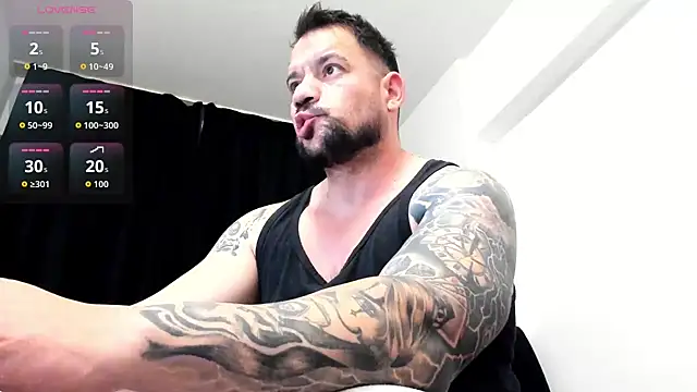 musclemonster31 online show from December 2025 10:58:02 PM