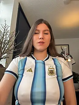 AmelieLaurent  online show from June 2026 06:27:01 PM