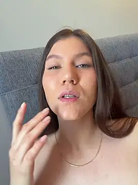 AmelieLaurent  online show from December 2025 04:19:01 PM