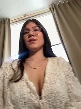 AmelieLaurent  online show from November 2025 03:05:02 PM