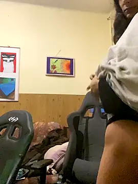 Snapshot of calliemaggotbone chatting on November 2025 11:48:03 AM calliemaggotbone online show from November 2025 11:48:03 AM