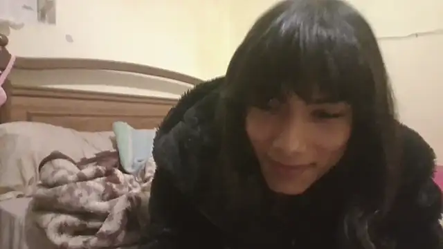 calliemaggotbone online show from December 2025 06:17:01 PM