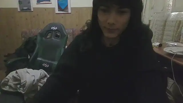 Snapshot of calliemaggotbone chatting on November 2025 10:19:02 AM calliemaggotbone online show from November 2025 10:19:02 AM