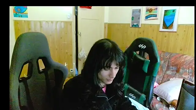 calliemaggotbone online show from December 2025 02:50:01 PM