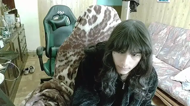 calliemaggotbone online show from December 2025 10:58:02 AM