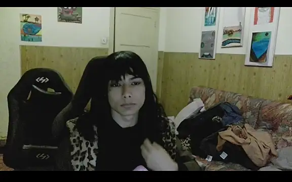 calliemaggotbone online show from December 2025 01:17:02 PM