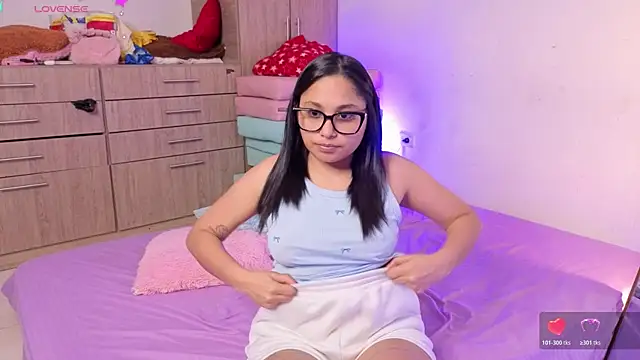 Snapshot of Cuteprincess21 chatting on June 2026 11:27:01 PM Cuteprincess21 online show from June 2026 11:27:01 PM