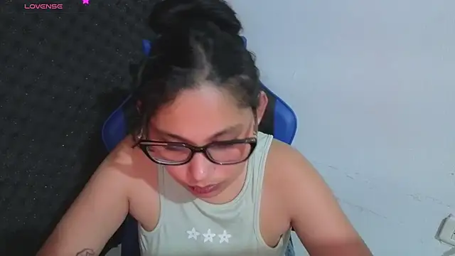 Cuteprincess21 online show from April 2026 11:00:02 PM