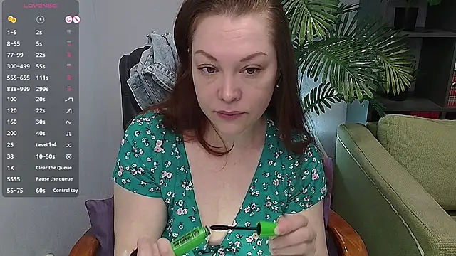 Snapshot of CutieGinger chatting on November 2025 06:13:02 PM CutieGinger online show from November 2025 06:13:02 PM