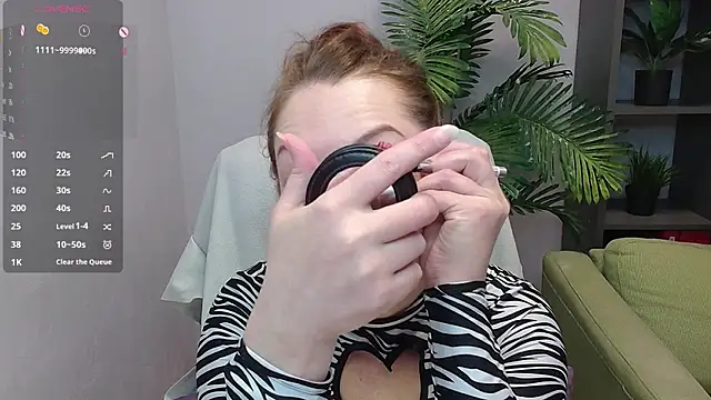 Snapshot of CutieGinger chatting on October 2025 02:50:01 PM CutieGinger online show from October 2025 02:50:01 PM