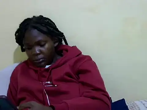 Snapshot of cute_roxie chatting on December 2024 05:22:02 PM cute roxie online show from December 2024 05:22:02 PM
