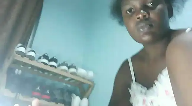 Snapshot of cute_roxie chatting on January 2025 09:22:01 PM cute roxie online show from January 2025 09:22:01 PM