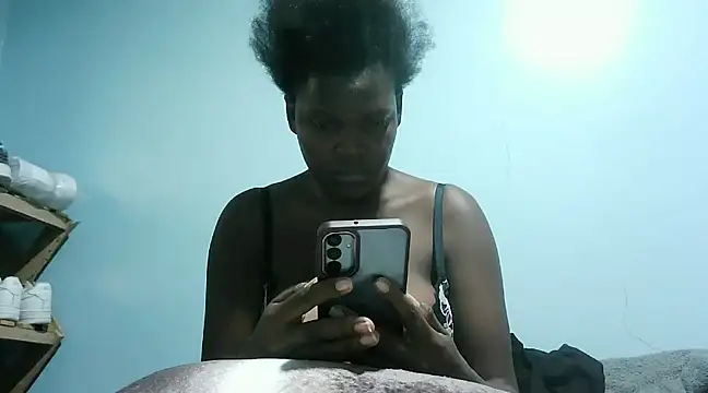Snapshot of cute_roxie chatting on January 2025 01:04:02 PM cute roxie online show from January 2025 01:04:02 PM