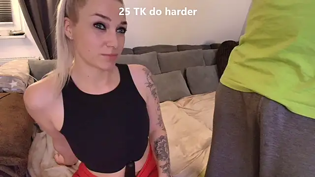 Snapshot of Sexy-Milla chatting on February 2025 05:31:02 PM Sexy-Milla online show from February 2025 05:31:02 PM