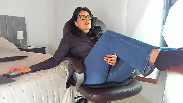 adriana71 online show from December 2025 04:06:01 AM