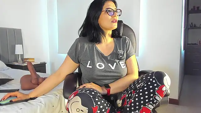 adriana71 online show from April 2026 09:29:01 PM