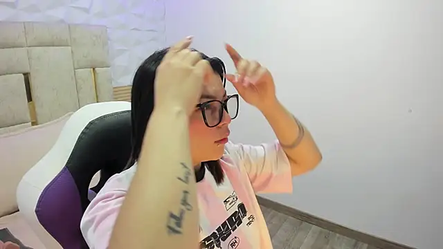 PauletteJ online show from November 2025 11:58:01 AM