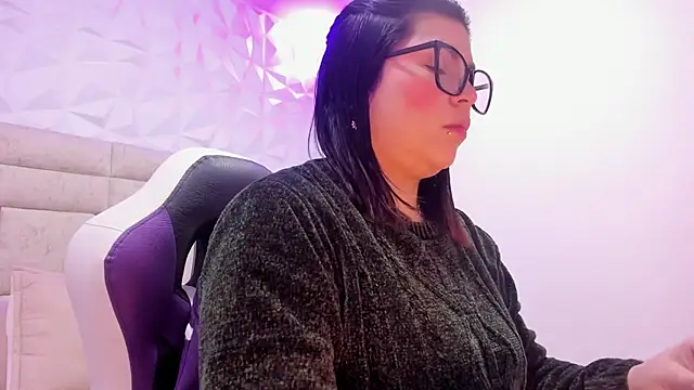 PauletteJ online show from November 2025 11:58:02 AM