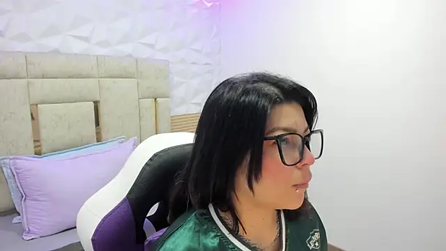 PauletteJ online show from December 2025 11:47:01 AM