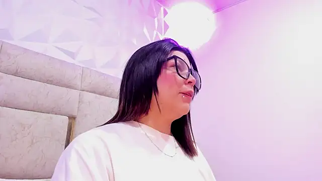 PauletteJ online show from November 2025 12:00:02 PM