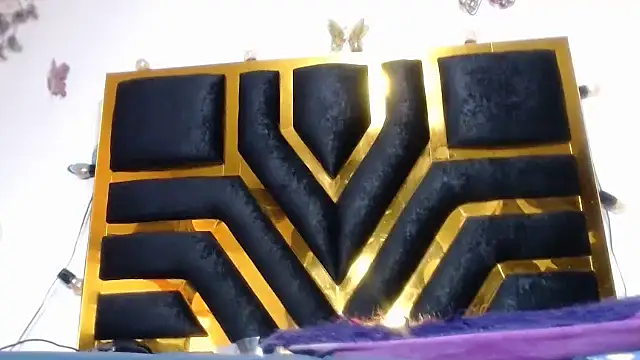 Helennahot online show from April 2026 06:37:02 PM