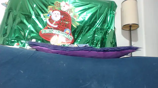 Helennahot online show from December 2025 06:45:02 PM