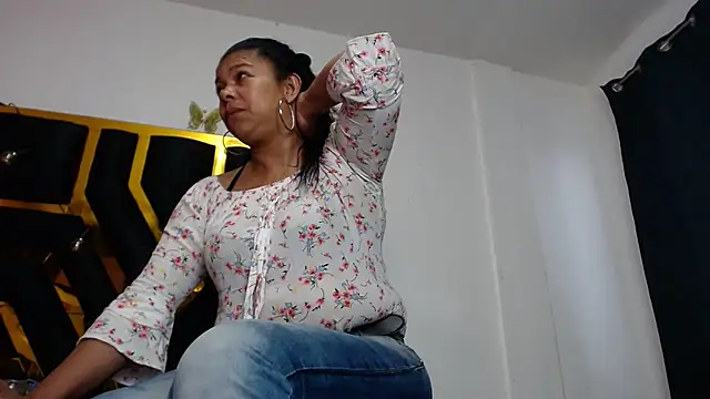 Helennahot online show from February 2025 04:53:02 PM