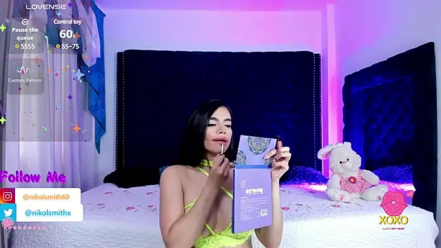 nikolsmithh online show from December 2024 09:08:01 PM
