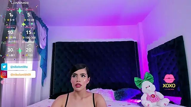 nikolsmithh online show from October 2025 06:29:01 PM