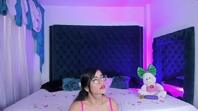 nikolsmithh online show from December 2025 07:18:01 PM