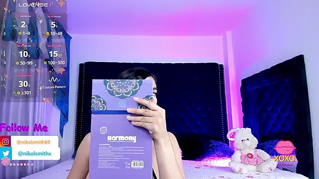 nikolsmithh online show from December 2024 09:45:02 PM