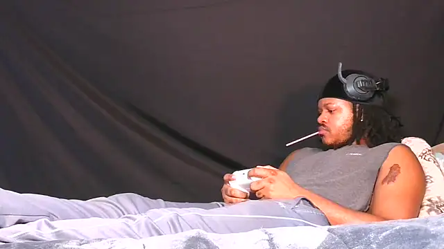 Carolinayoungin online show from April 2026 05:16:02 PM