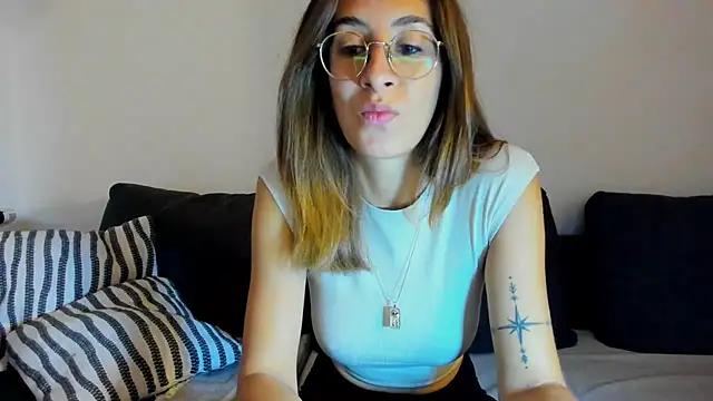 Snapshot of DesireMore90 chatting on October 2025 05:31:01 AM DesireMore90 online show from October 2025 05:31:01 AM
