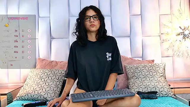 Snapshot of Iris_Ross_ chatting on November 2025 11:32:01 AM Iris Ross online show from November 2025 11:32:01 AM