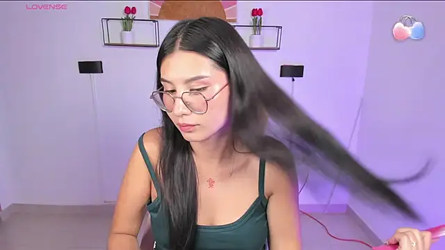 emily villamil online show from May 2026 09:33:02 PM