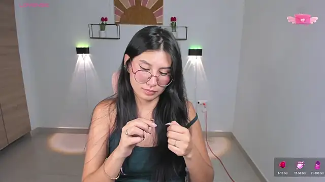 emily villamil online show from November 2025 09:40:01 PM