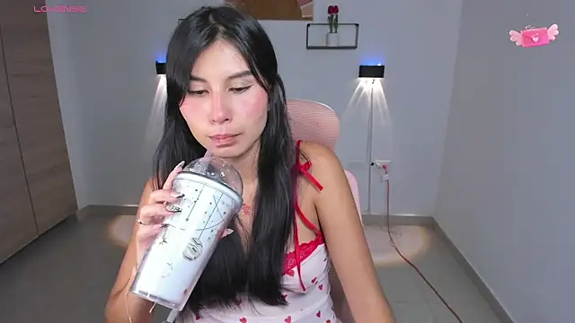 emily villamil online show from October 2025 08:52:01 PM