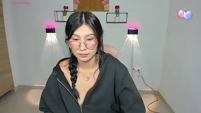 emily villamil online show from February 2026 09:11:01 PM