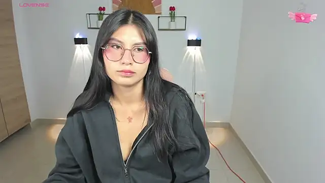 emily villamil online show from November 2025 08:42:02 PM