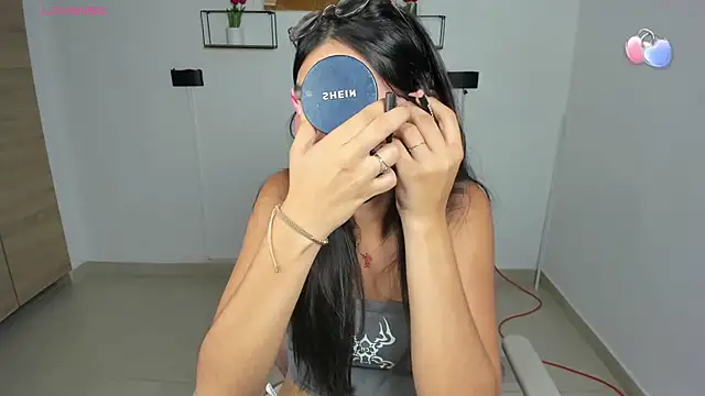 emily villamil online show from April 2026 09:49:01 PM