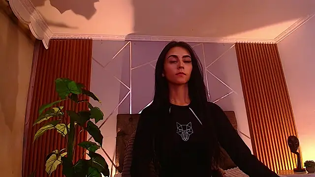 Coralinnee  online show from April 2026 06:30:01 AM