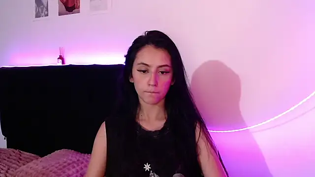 Coralinnee  online show from March 2025 03:47:01 AM