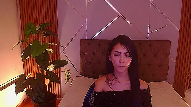 Coralinnee  online show from May 2026 05:33:01 AM