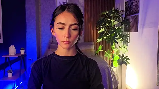 Coralinnee  online show from May 2026 02:59:01 AM