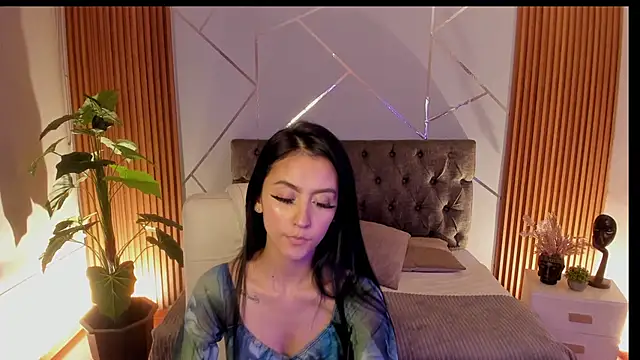 Coralinnee  online show from September 2025 03:38:02 AM