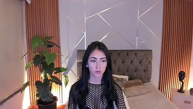Coralinnee  online show from April 2026 03:09:01 AM